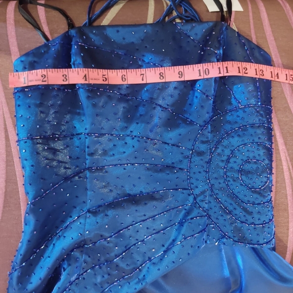 Shimmering blue gown - Picture 11 of 11